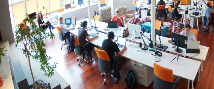 Gigantes do mercado dão dicas para um telemarketing nota 10