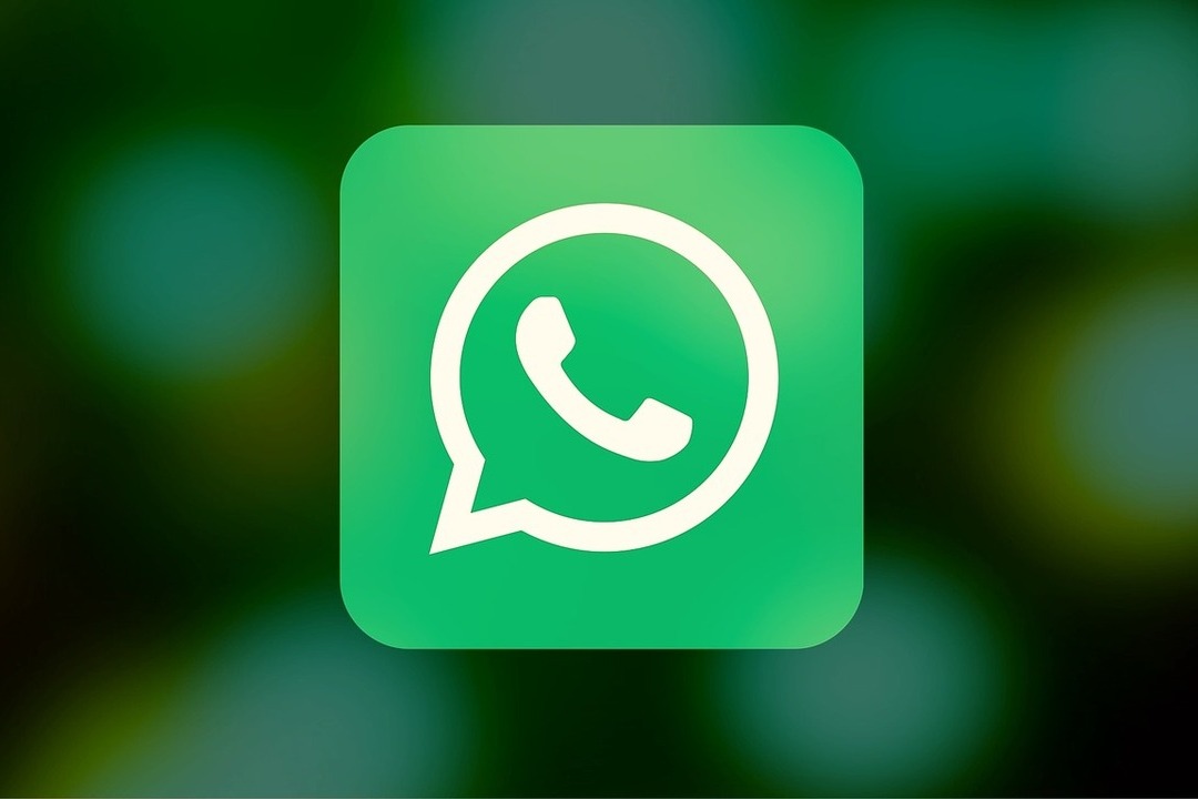 whatsapp business como funciona: Na imagem há o símbolo do whatsapp no centro no fundo tem uma cor verde como se fosse luzes.